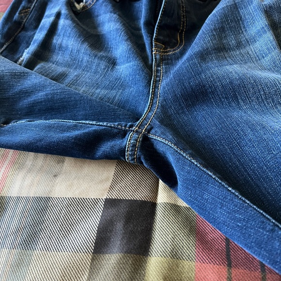Distressed jeans - Picture 7 of 9